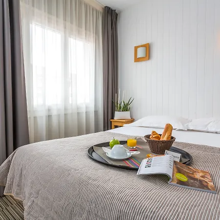 Отель Logis Le Relais 2*