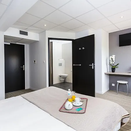 Отель Logis Le Relais 2*