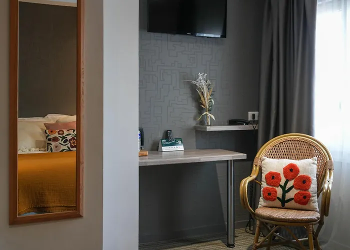 Logis Le Relais Hotel