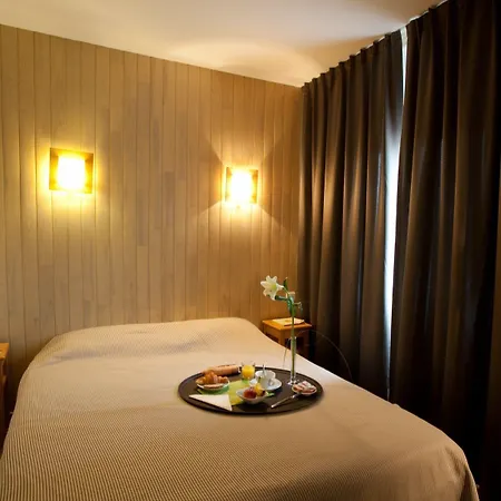 מלון Logis Le Relais 2*