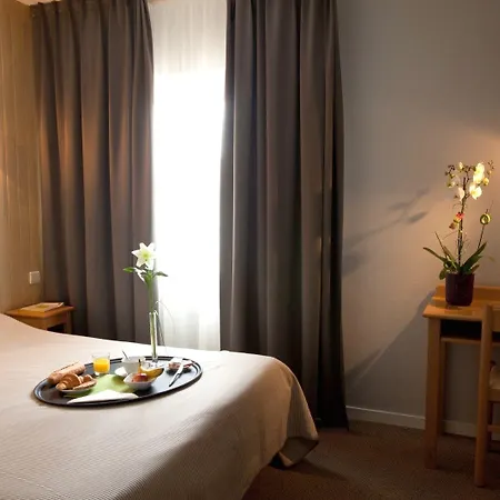 Logis Le Relais 2* ביסקארוס