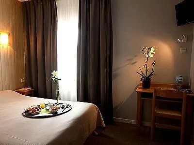 Logis Le Relais 2* ביסקארוס