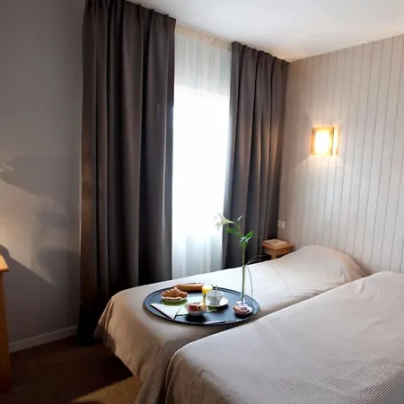 Logis Le Relais 2* ביסקארוס