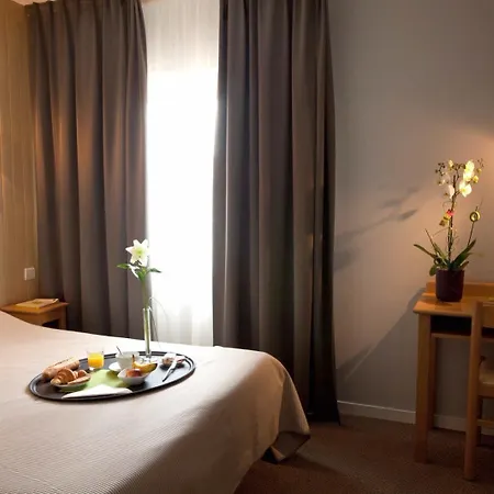 Logis Le Relais Hotel