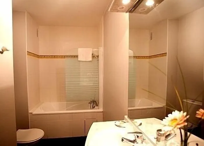 Hotel Logis Le Relais 2*