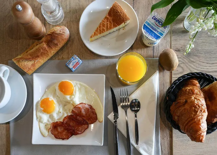 Logis Le Relais Hotel