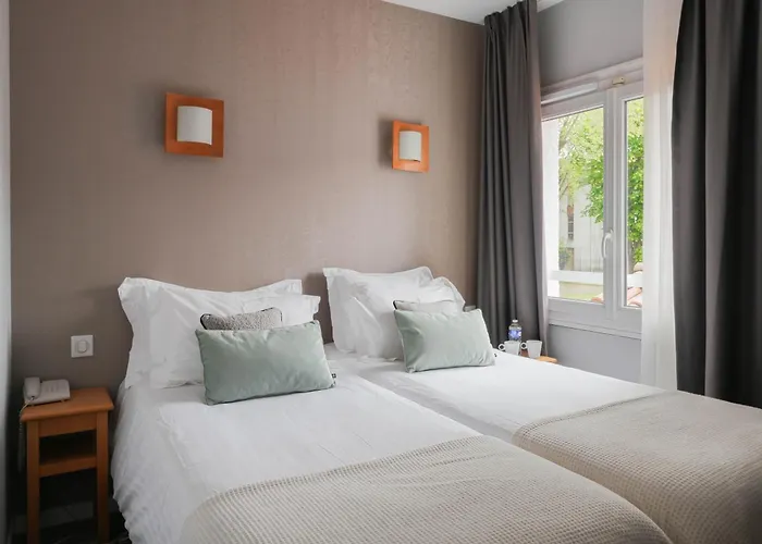Logis Le Relais Hotel