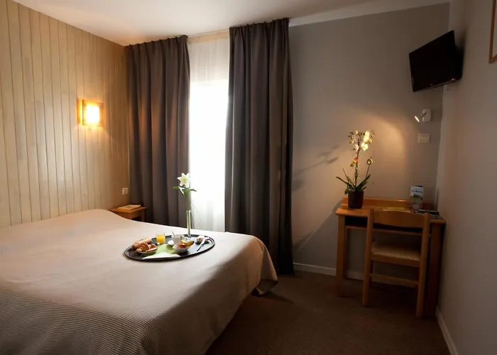 Hotel Logis Le Relais 2*